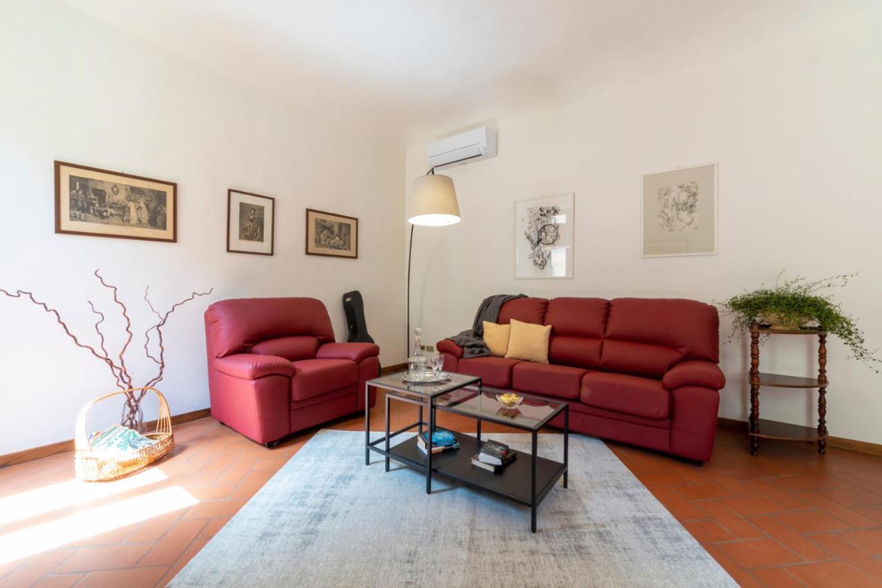 110 Sqm Apartment 6 Sleeps In Santa Croce Firenze Bagian luar foto