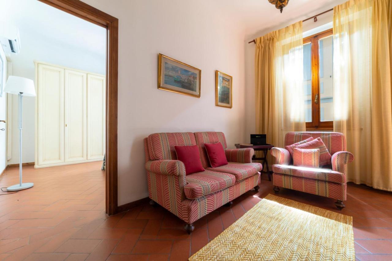 110 Sqm Apartment 6 Sleeps In Santa Croce Firenze Bagian luar foto