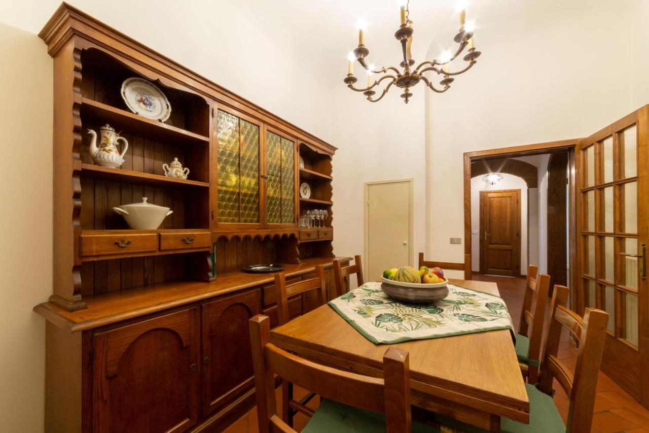 110 Sqm Apartment 6 Sleeps In Santa Croce Firenze Bagian luar foto