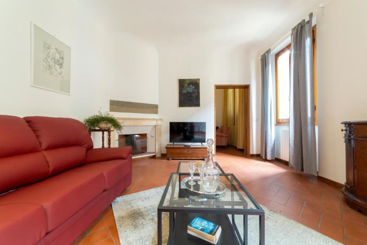 110 Sqm Apartment 6 Sleeps In Santa Croce Firenze Bagian luar foto