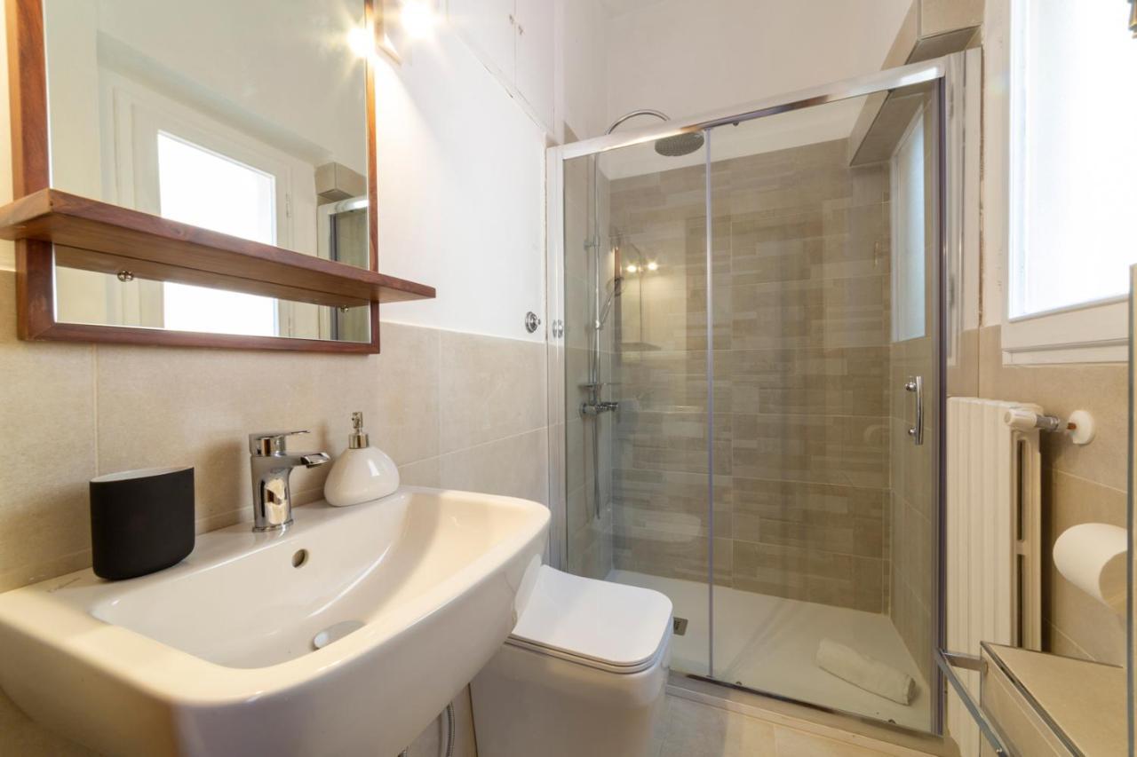 110 Sqm Apartment 6 Sleeps In Santa Croce Firenze Bagian luar foto