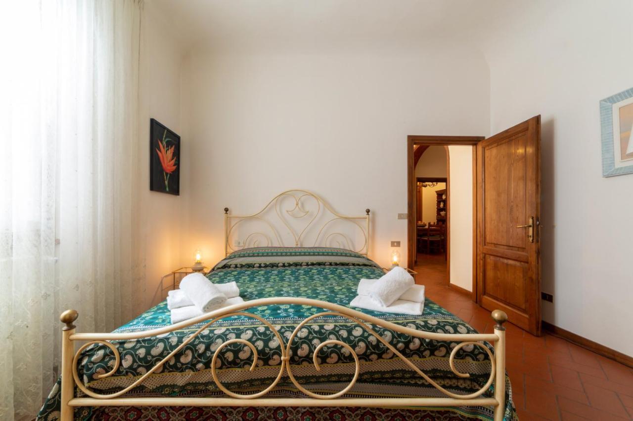 110 Sqm Apartment 6 Sleeps In Santa Croce Firenze Bagian luar foto