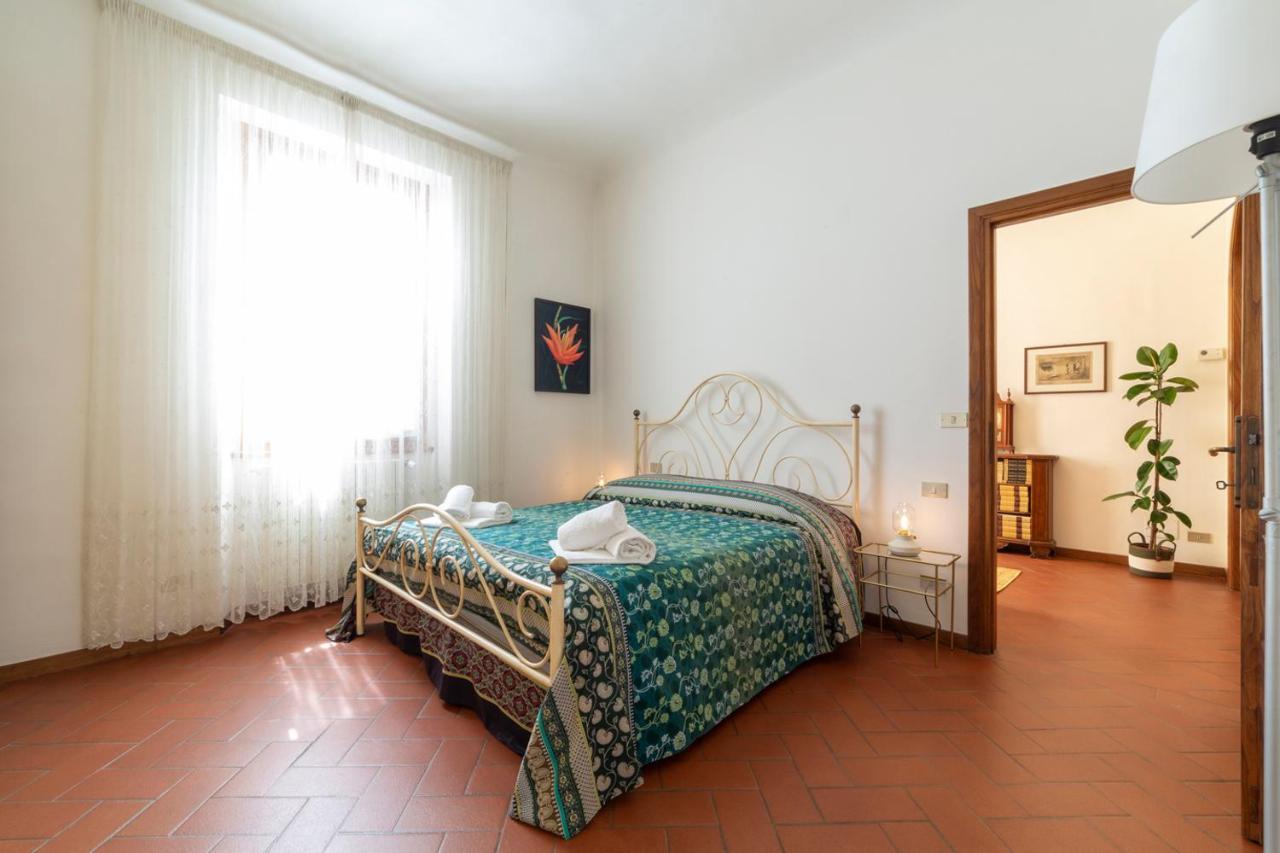 110 Sqm Apartment 6 Sleeps In Santa Croce Firenze Bagian luar foto