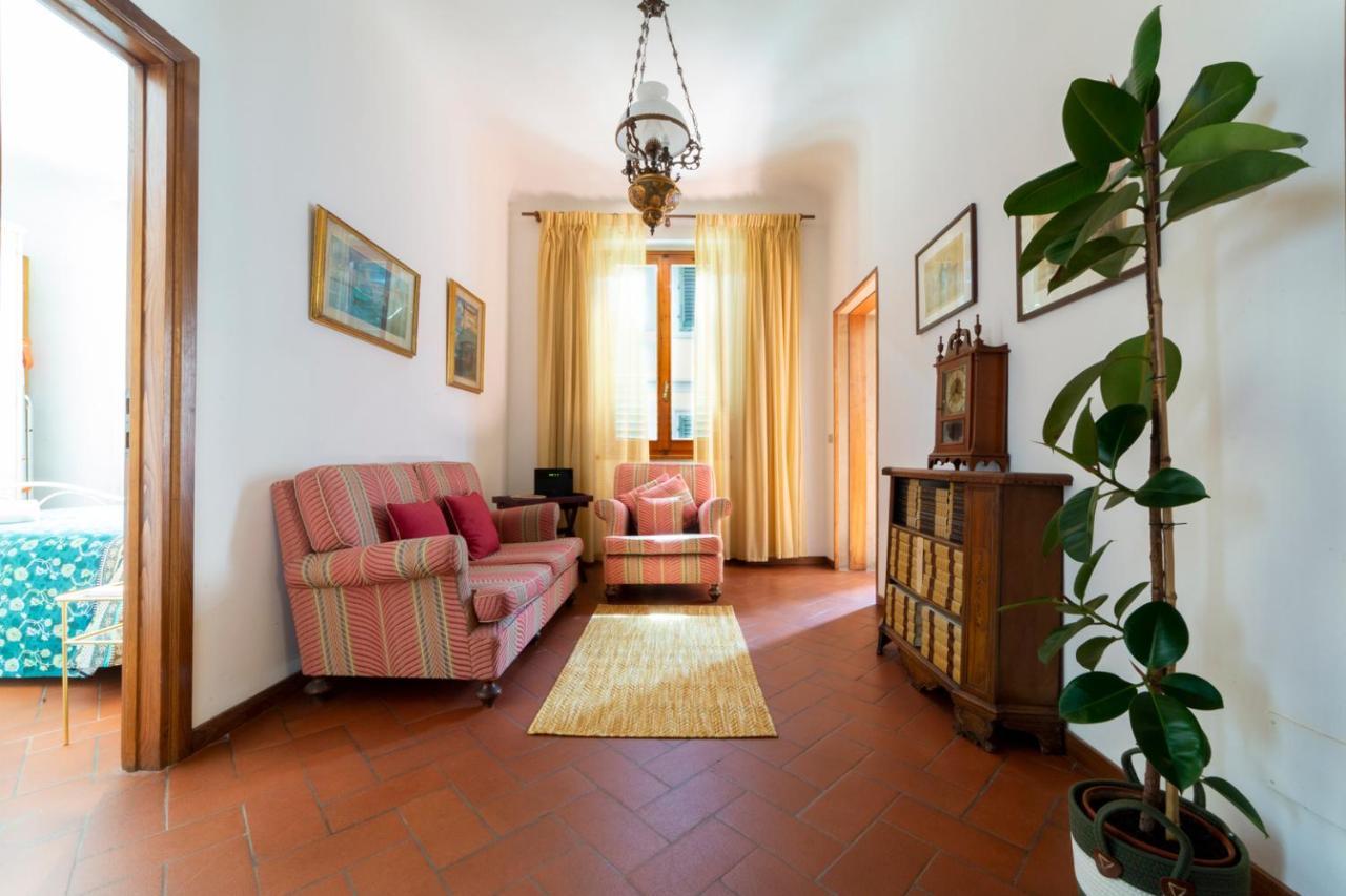 110 Sqm Apartment 6 Sleeps In Santa Croce Firenze Bagian luar foto