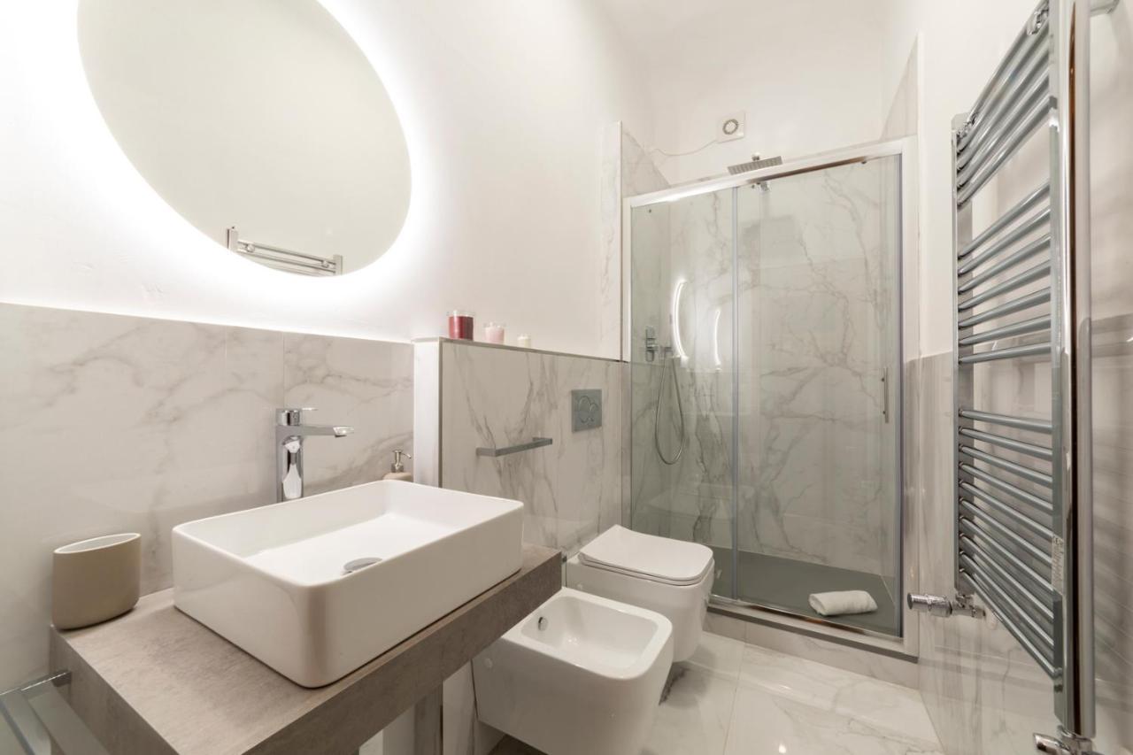110 Sqm Apartment 6 Sleeps In Santa Croce Firenze Bagian luar foto