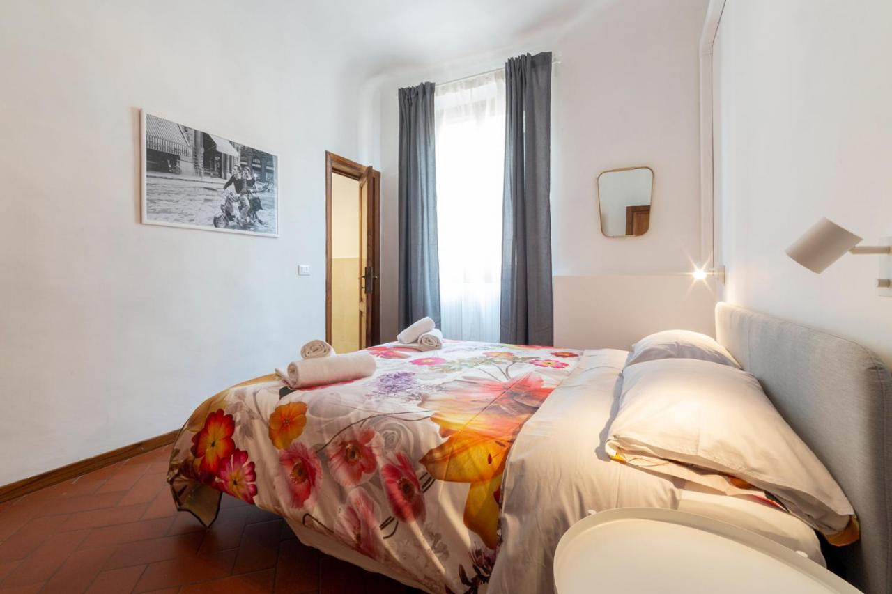 110 Sqm Apartment 6 Sleeps In Santa Croce Firenze Bagian luar foto