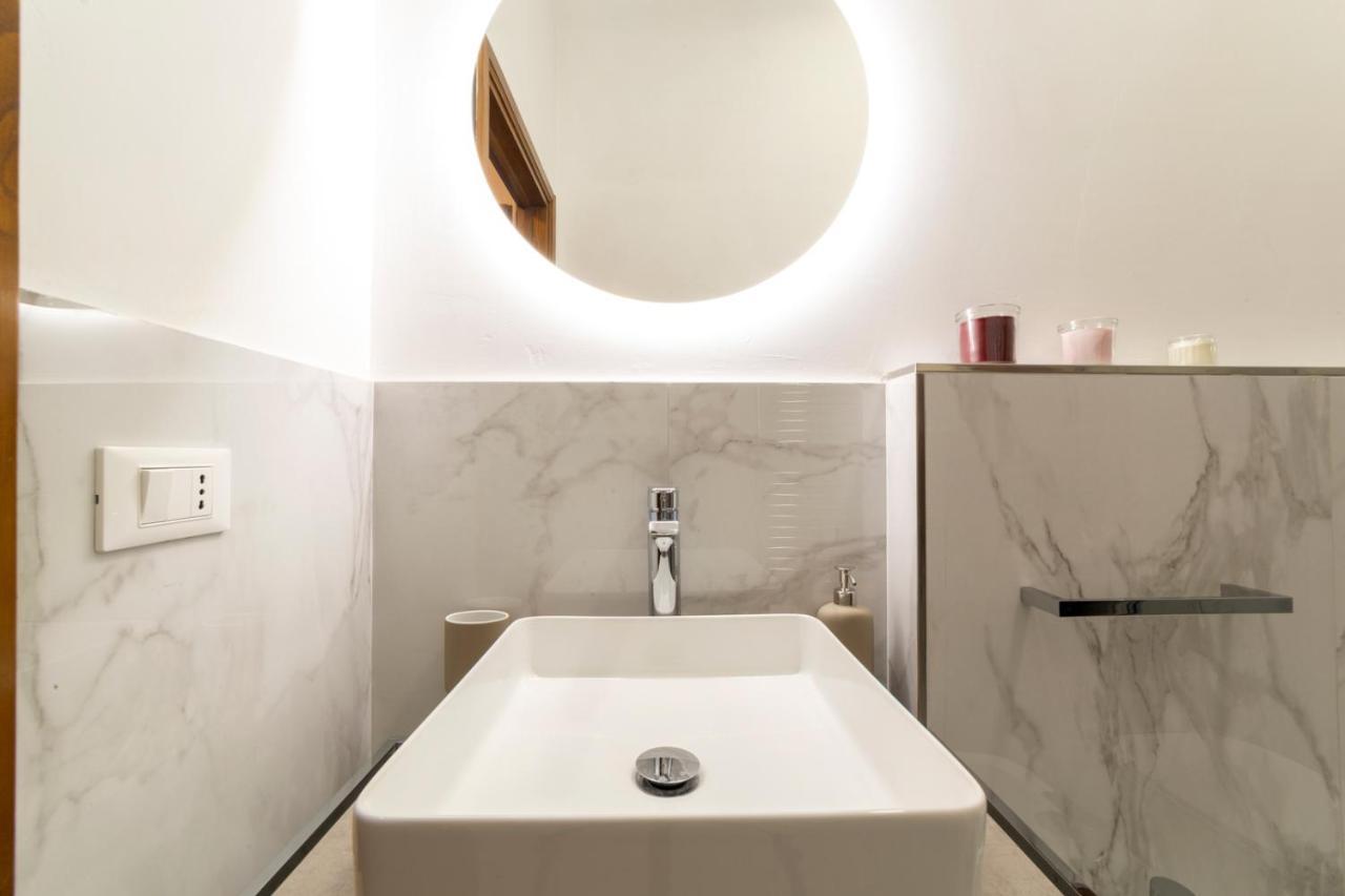 110 Sqm Apartment 6 Sleeps In Santa Croce Firenze Bagian luar foto