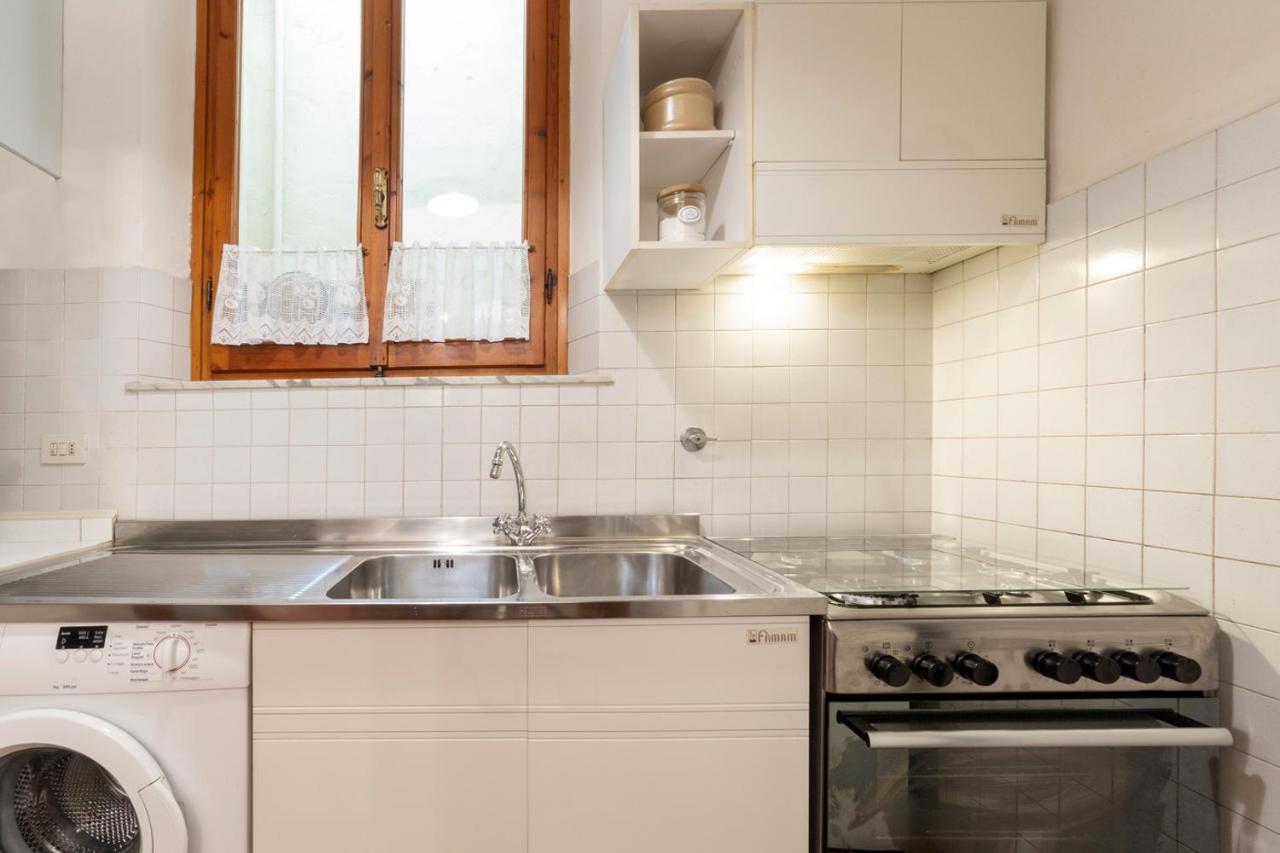 110 Sqm Apartment 6 Sleeps In Santa Croce Firenze Bagian luar foto