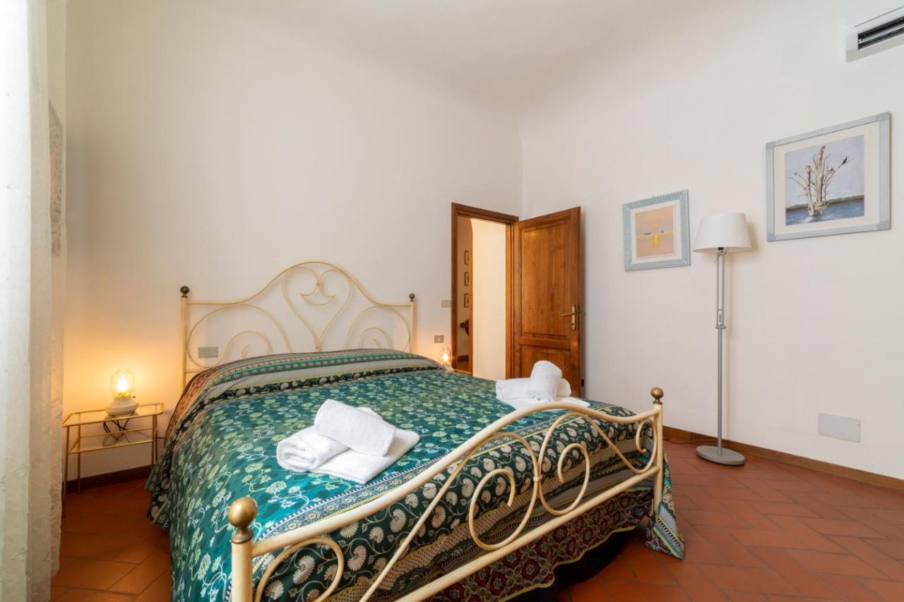 110 Sqm Apartment 6 Sleeps In Santa Croce Firenze Bagian luar foto