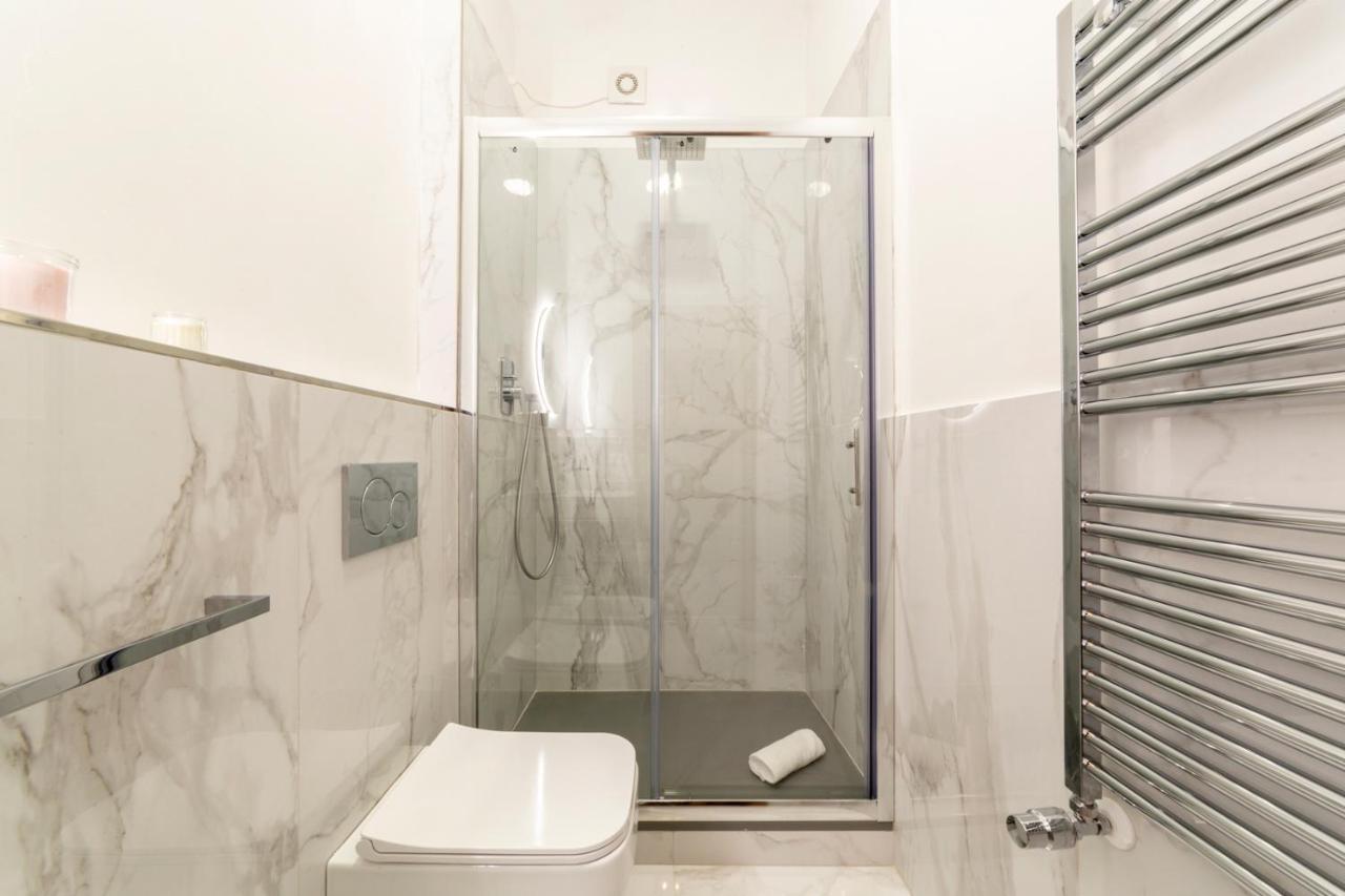 110 Sqm Apartment 6 Sleeps In Santa Croce Firenze Bagian luar foto
